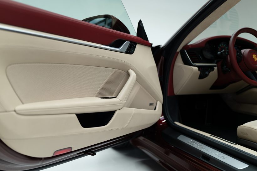 R5103800 Porsche (992) 911 Targa 4S Heritage Edition